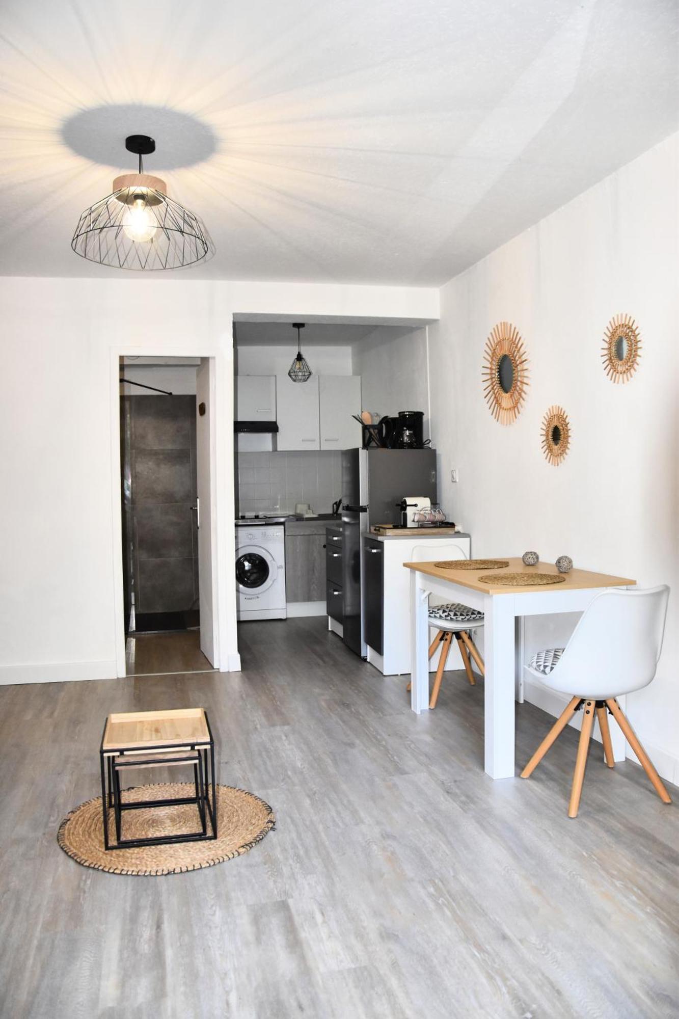 Elegant Les Bains Apartment